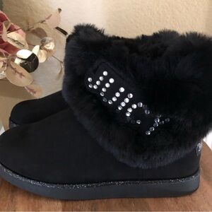 Juicy Couture NWT ankle boots with plush